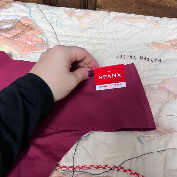 Spanx Women's Undie-tectable Seamless Tummy Control Thong Small NEW - Picture 3 of 9